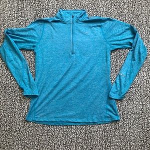 Nike women’s 1/2 zip active top.